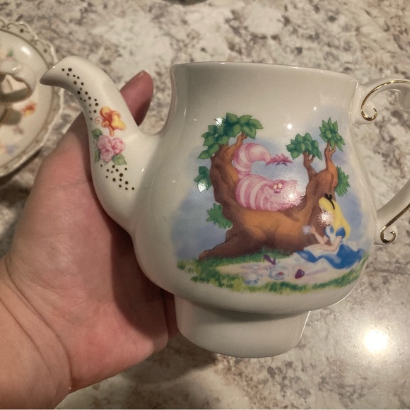 Disney’s Alice in Wonderland Tea For One Set - Picture 6 of 15